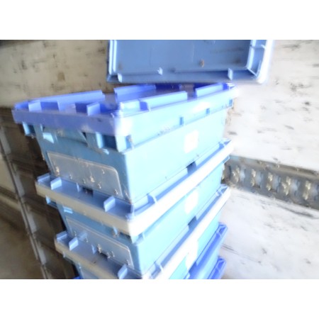 8  bacs pvc avec couvercle.